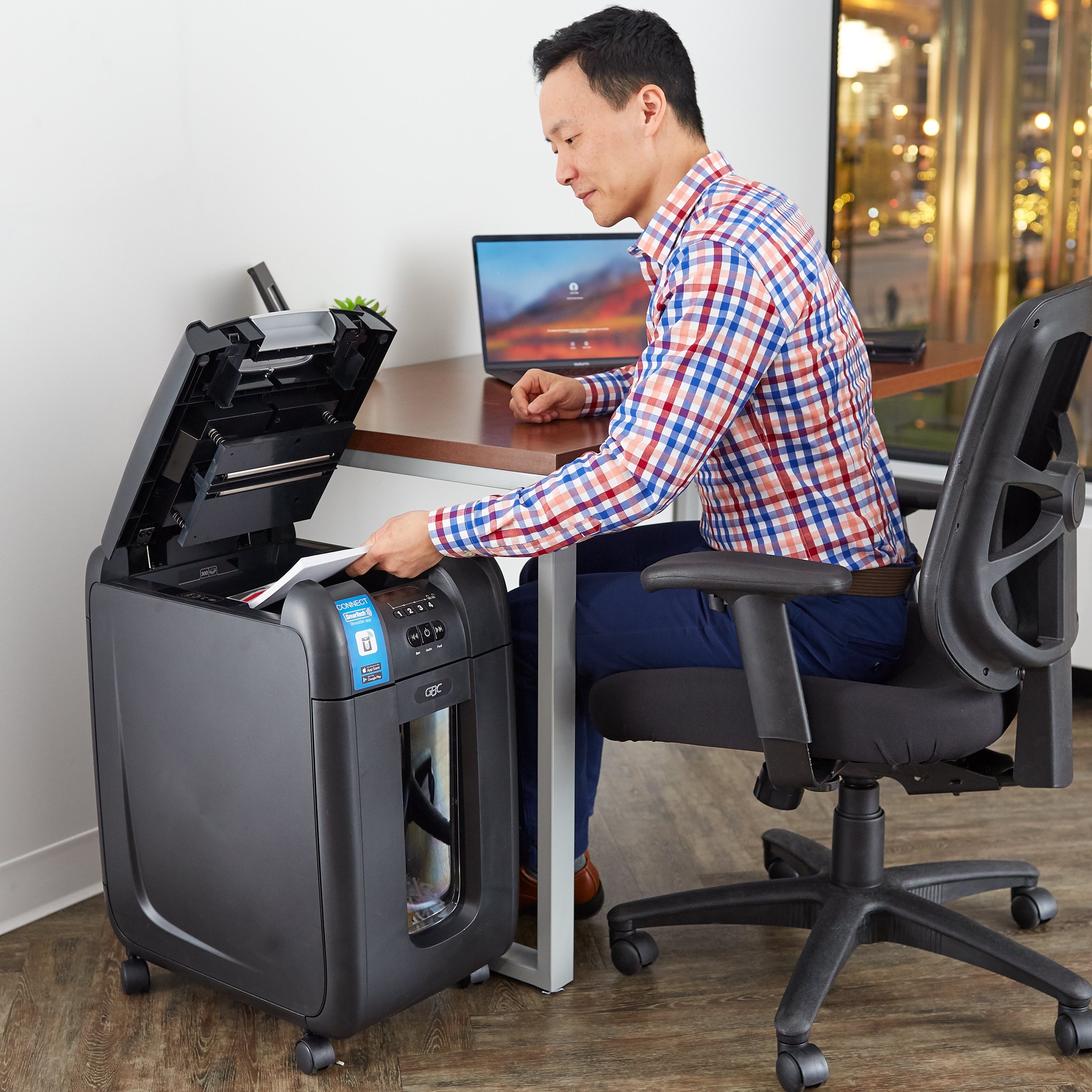 GBC Stack and Shred 300X Autofeed Shredder with SmarTech