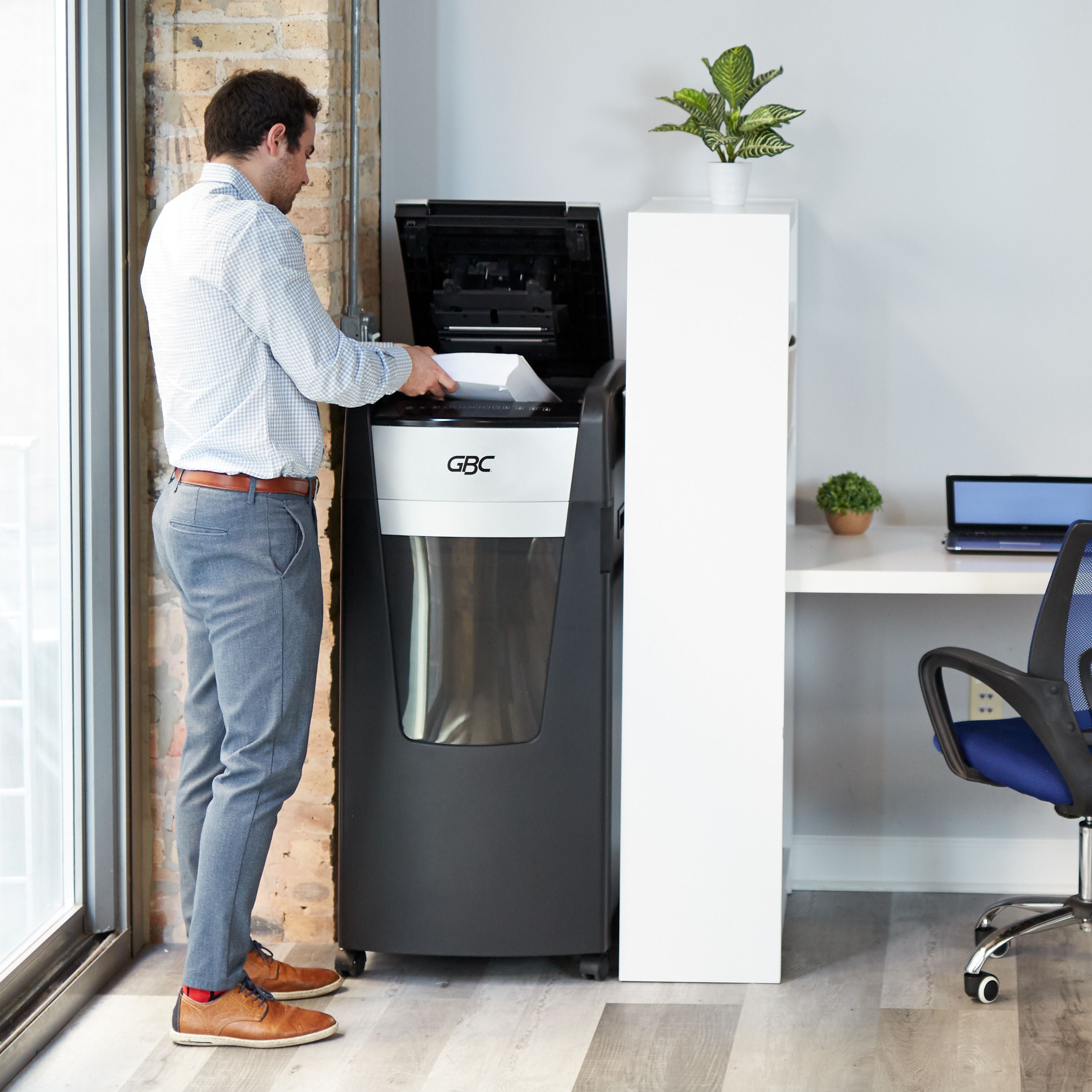 GBC 750X Commercial Autofeed+ P4 Micro Cut Shredder