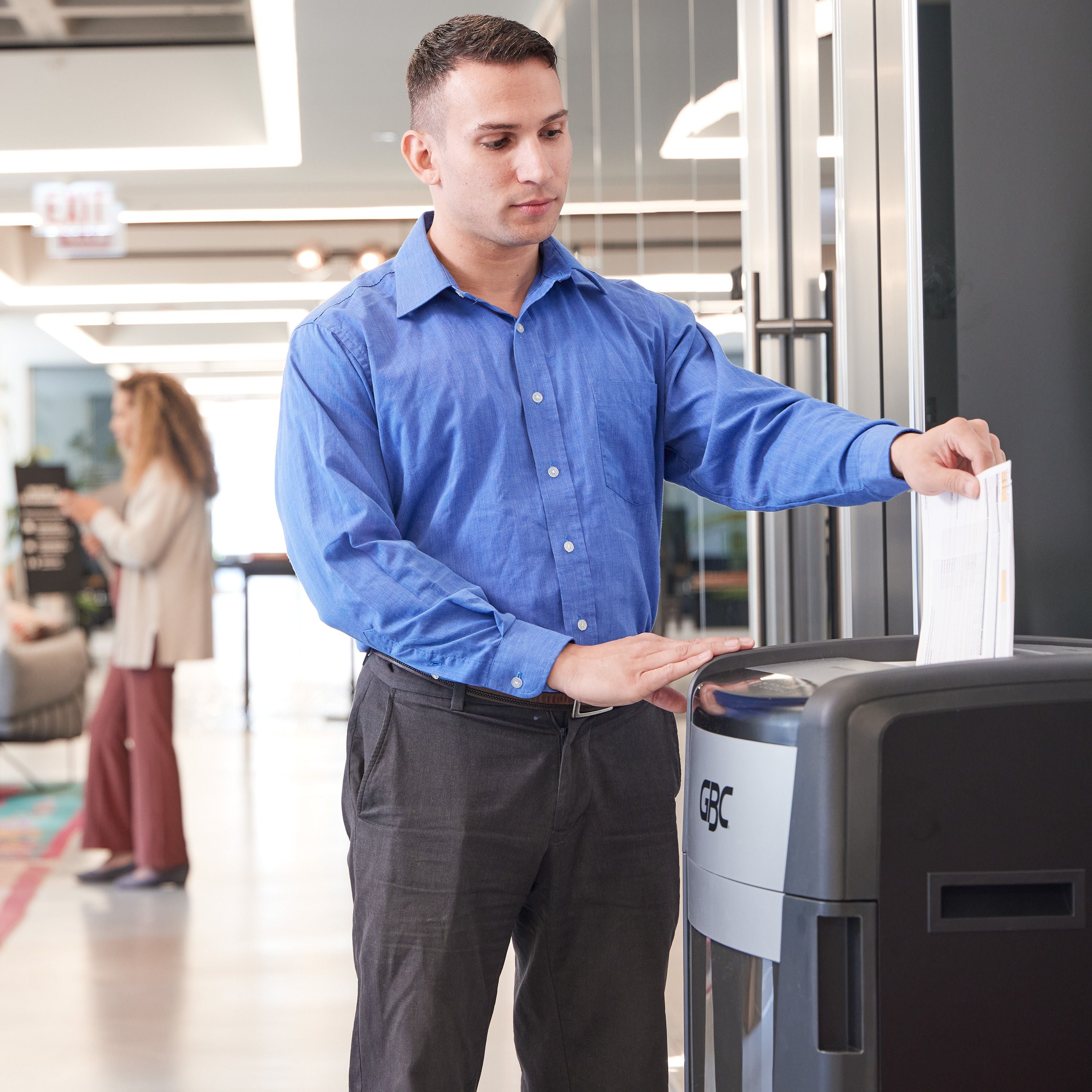 GBC M20-32 Momentum P-5 Micro Cut Paper Shredder